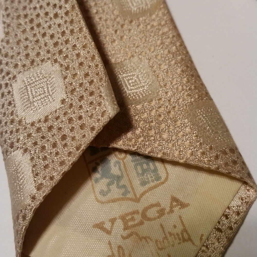 Vintage Vega de Madrid Cream Silk Necktie